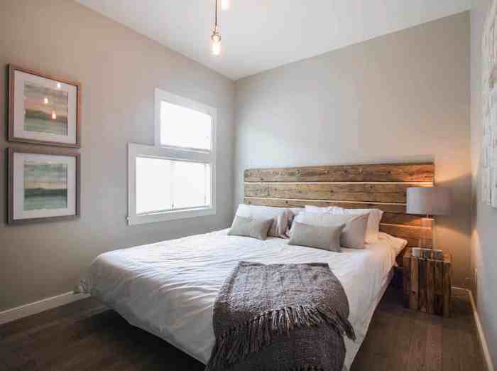 How to decorate small master bedroom