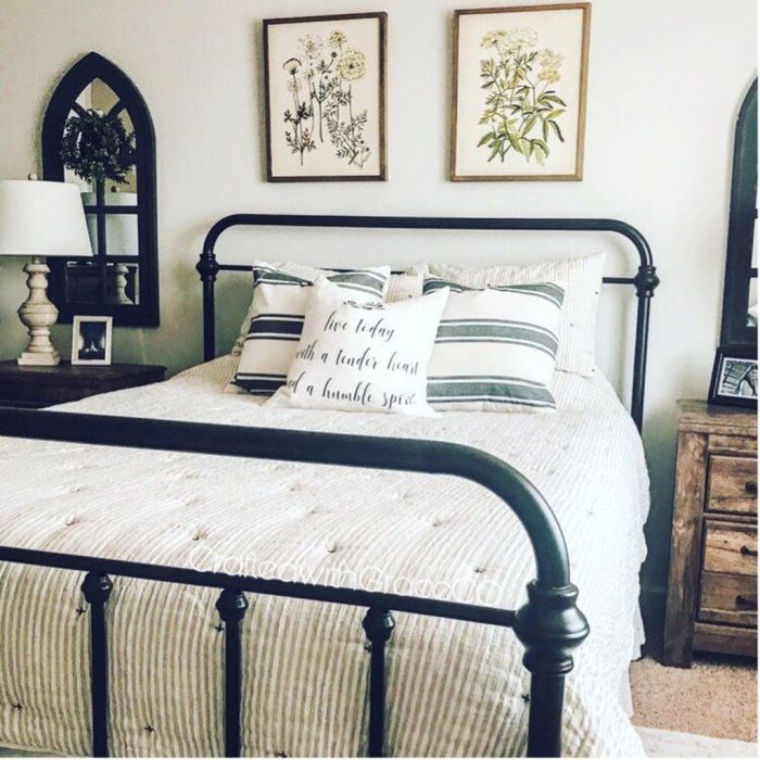 How to decorate a lake house bedroom