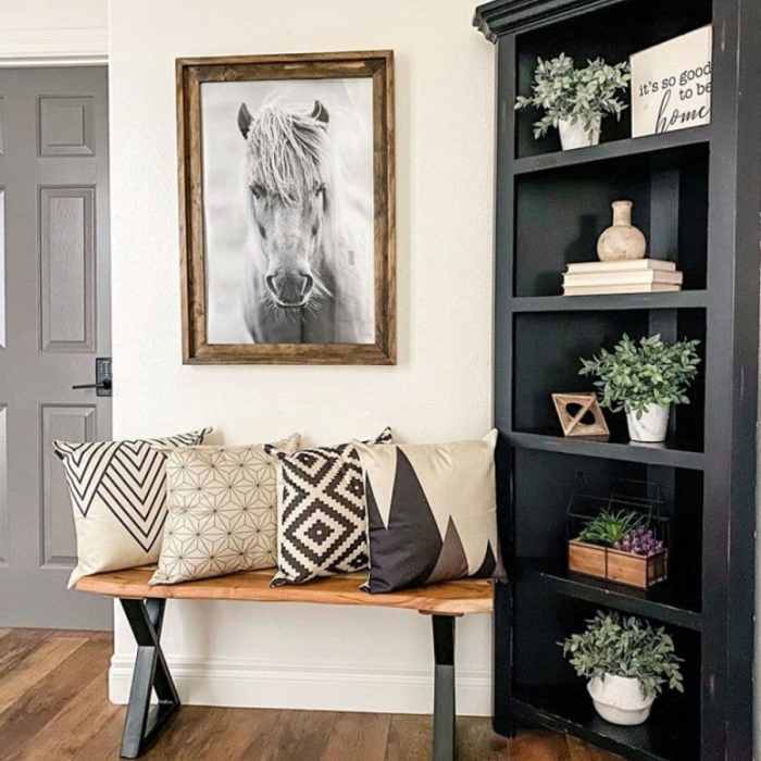 How to decorate a bench in bedroom