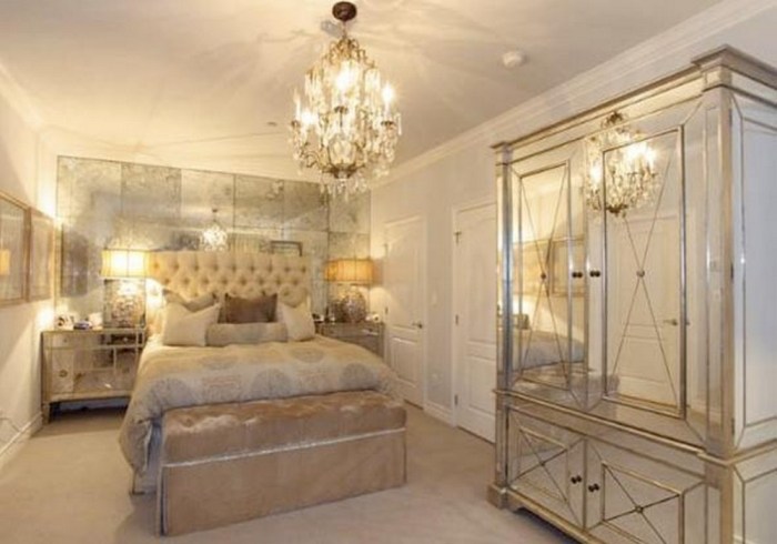 How to decorate a bedroom with mirrored furniture