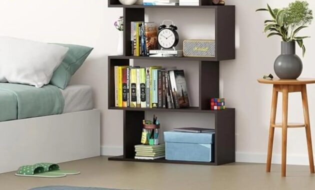 How to Decorate a Bookshelf in Your Living Room