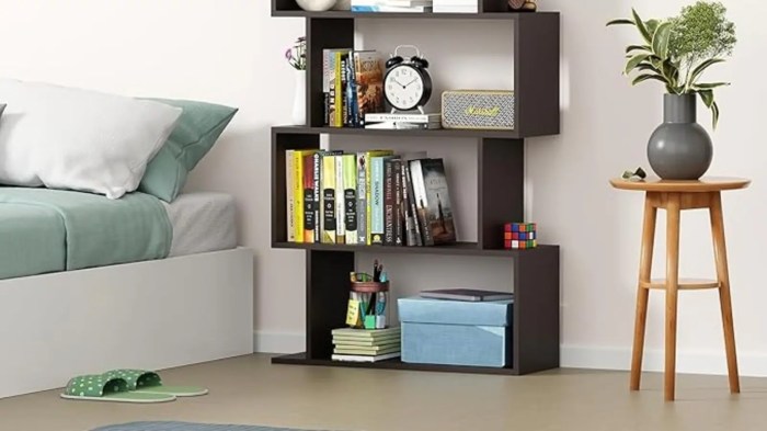 How to decorate bookshelf in living room