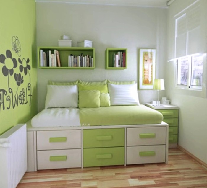 How to decorate a small teenage bedroom