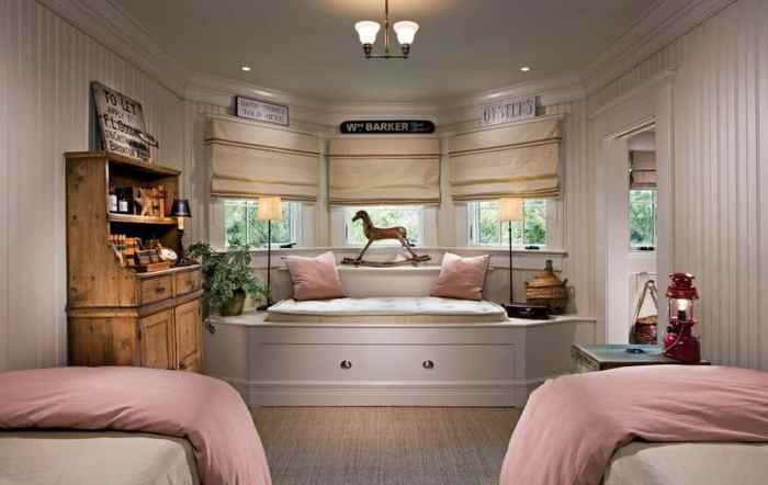 How to decorate bay window in bedroom