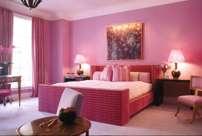 How to decorate a bedroom with pink walls