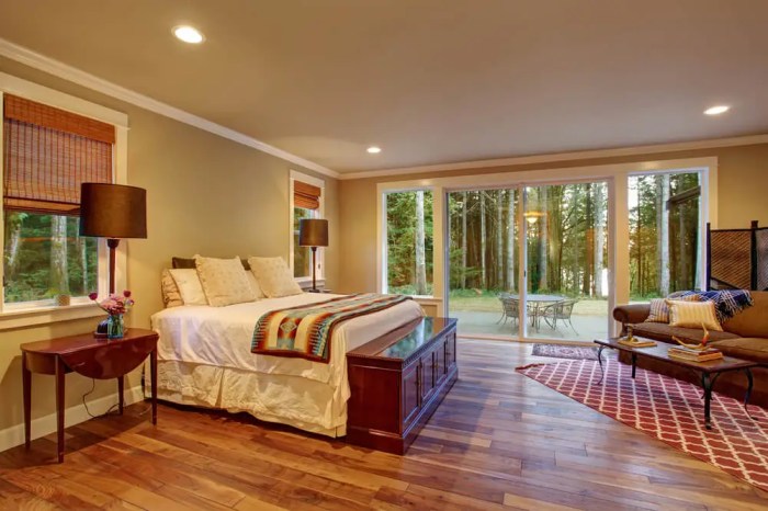 How to decorate a bedroom with wooden floors