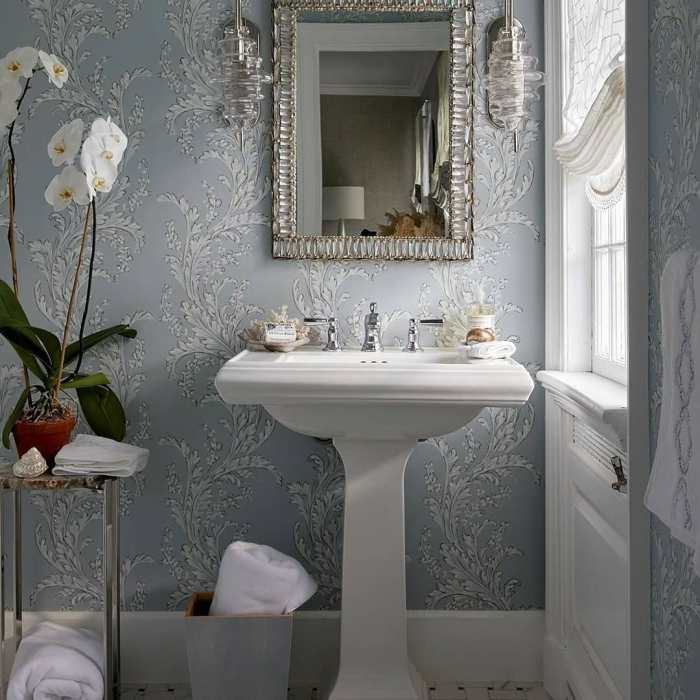 How to decorate powder room walls